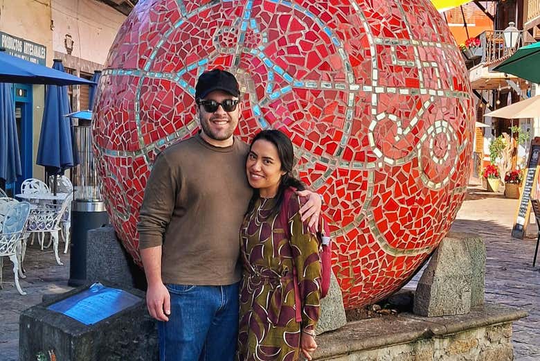 Disfrutando de la visita guiada por Zacatlán en pareja