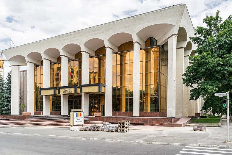 Un monumental edificio gubernamental