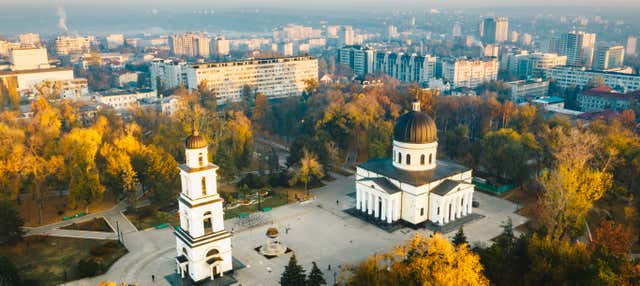Tour por Chisináu + Visita a la bodega Mileștii Mici