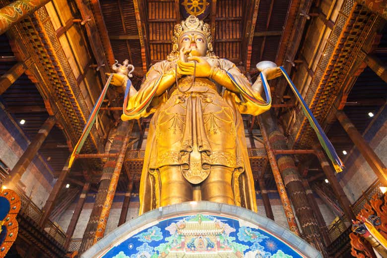 Estatua budistas en el Monasterio de Gandantegchinlin