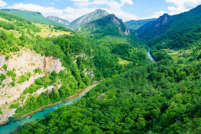 Panorâmica do rio Tara, em Montenegro