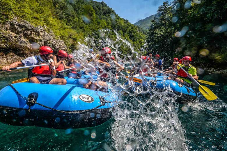 Desfrutando do rafting