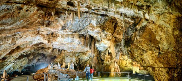 Visita guiada por la Cueva de Lipa