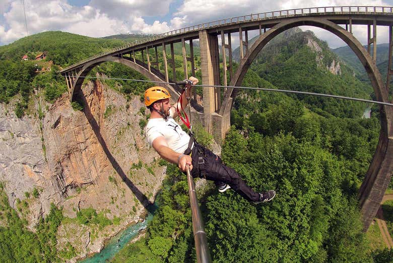 Zip line sul Durdevica Tara Bridge