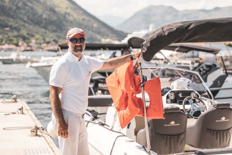 El capitán preparado para navegar