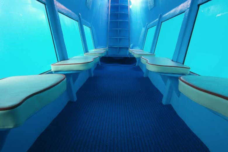 Parte inferior del barco submarino