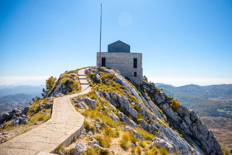 Sendero que conduce al mausoleo