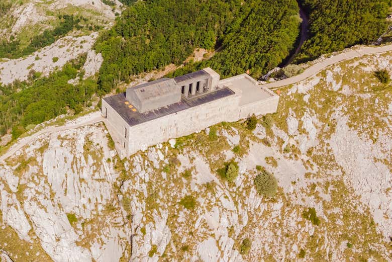 Vista del mausoleo, en el Parque Nacional Lovcen