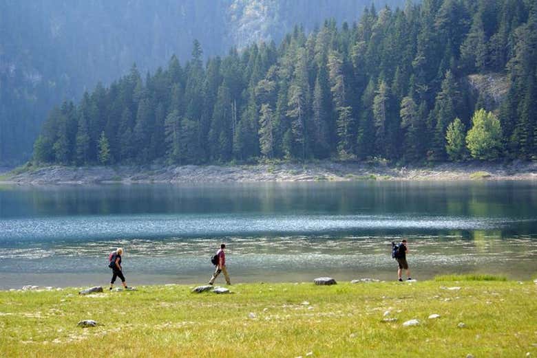 Caminando por el lago Negro