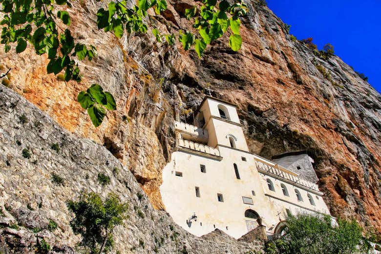 Façade principale du monastère