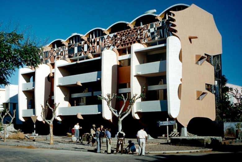 Un des bâtiments de Pancho Guedes