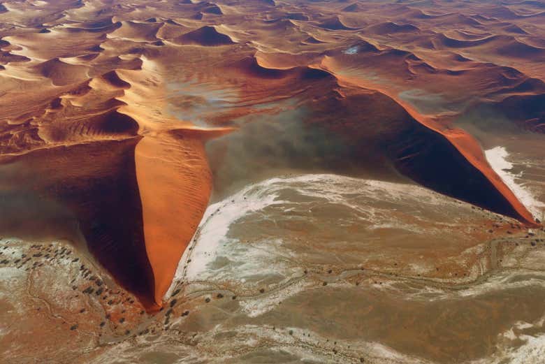 Vous verrez les fameuses dunes rouges du ciel