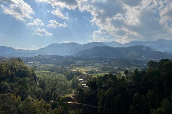 Excursión privada a la cueva Asura y el monasterio Neydo Tashi