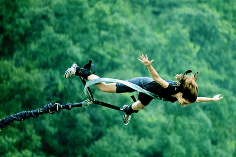 Puenting en Katmandú
