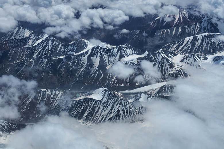 Vue aérienne sur la chaîne de montagnes de l'Himalaya