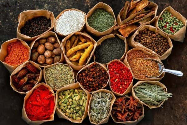 Especiarias e ingredientes básicos da gastronomia nepalesa