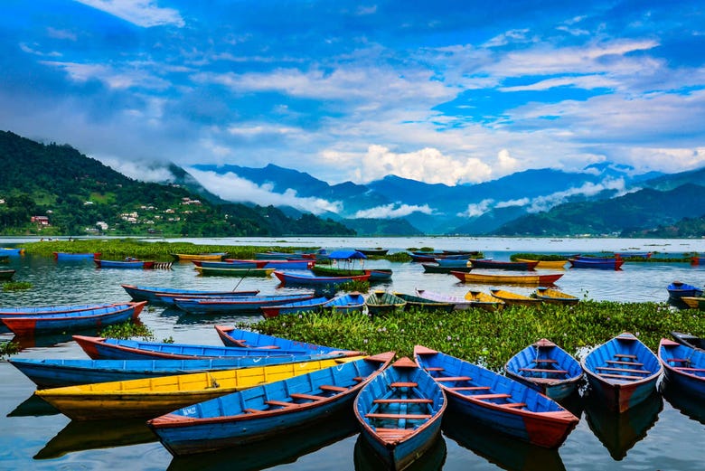 O Lago Phewa, nos arredores de Pokhara