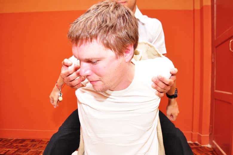 Recebendo uma massagem tradicional