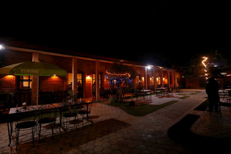 Iremos a un restaurante tradicional nepalí de Katmandú