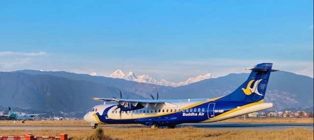 Vol en avion au-dessus de l'Himalaya