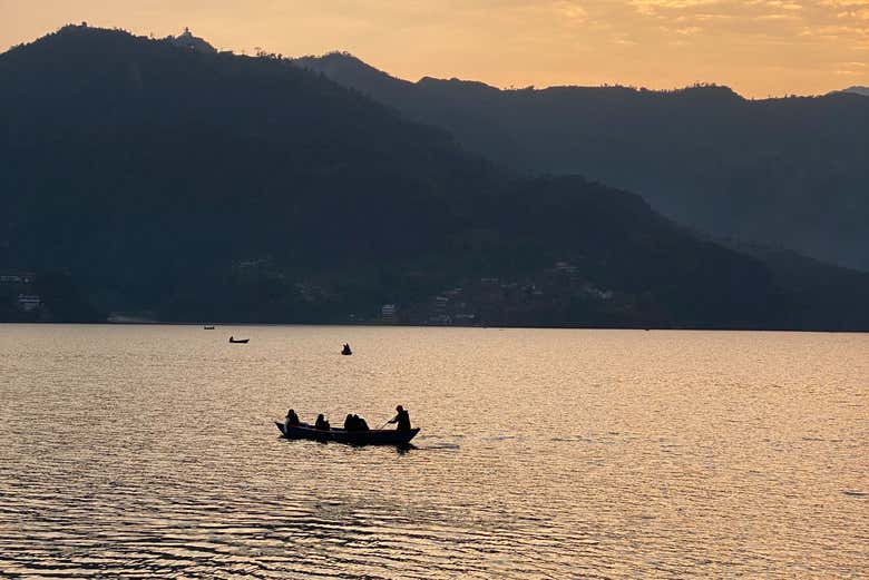 ¡Os enamoraréis de los lagos y colinas de Pokhara!