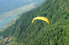 Voo de parapente por Pokhara