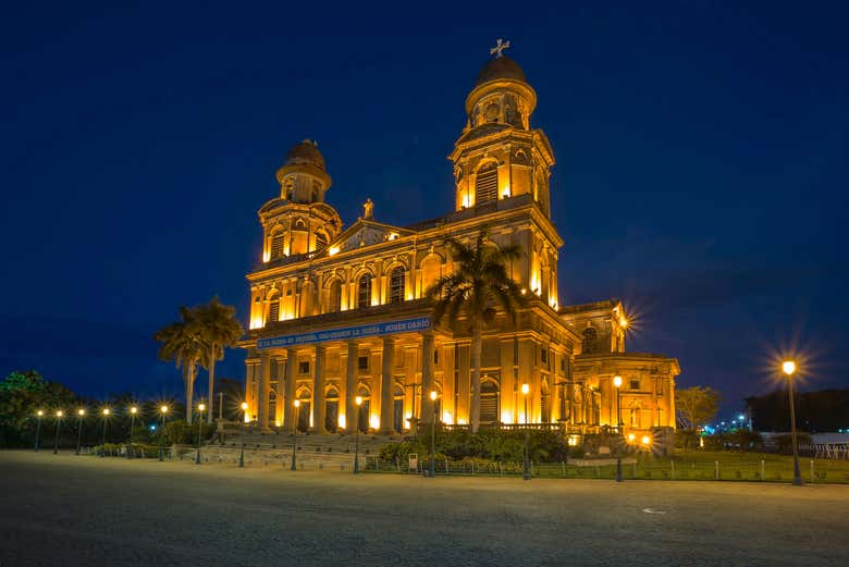Managua's old Cathedral at night