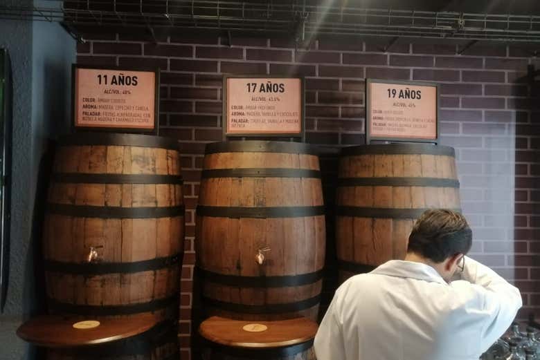 Conociendo los tipos de ron Flor de Caña