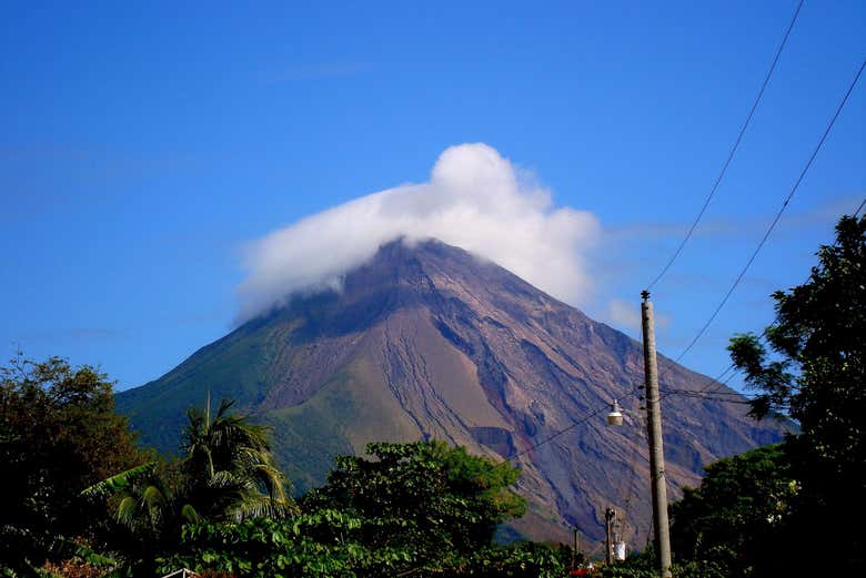 Il vulcano Mombacho visto dalla strada