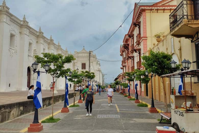 Walk through Parque Central