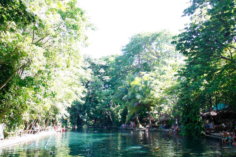 Pozas de agua volcánica Ojo de Agua