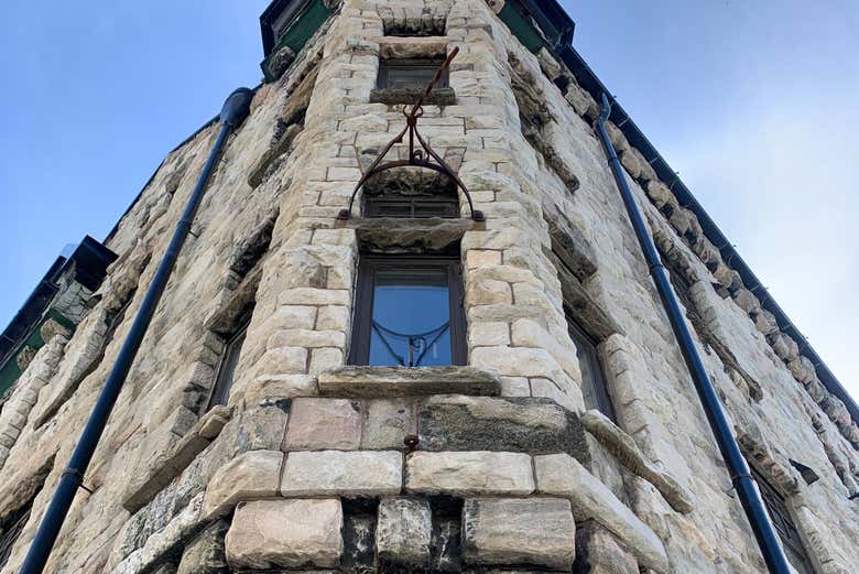 Una torre de estilo Art Nouveau