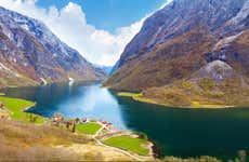 Excursión al fiordo de Nærøy, Flåm, Stegastein y Borgund