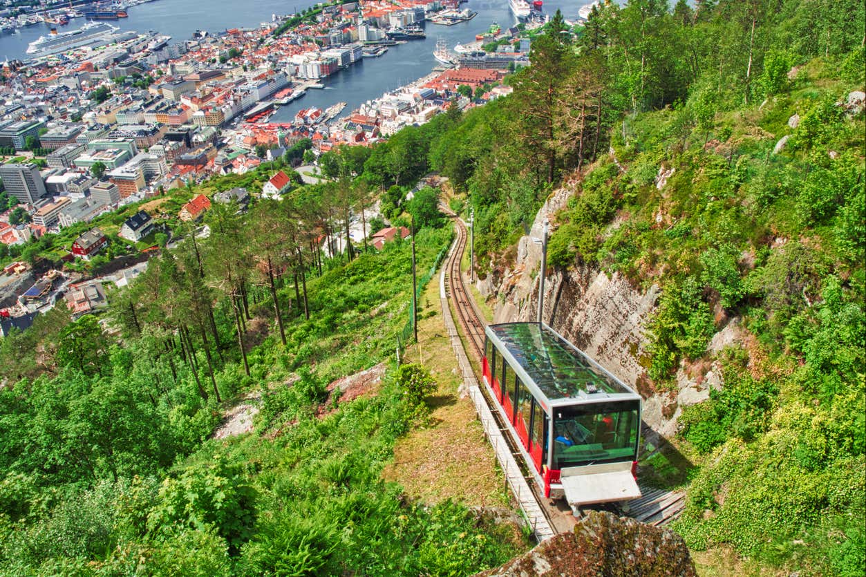 Vue panoramique depuis le mont Fløyen, funiculaire de Bergen
