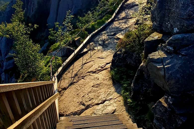 Caminaremos hasta la parte superior de Preikestolen
