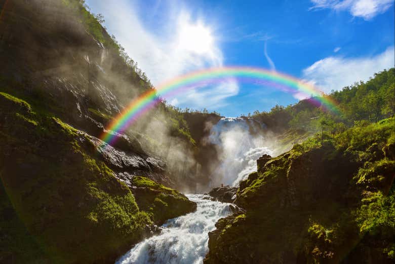 Une pause pour admirer la cascade de Kjosfossen