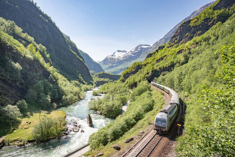 O trem de Flåm em plena ação