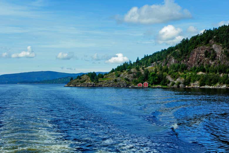 Admire the spectacular Norwegian landscapes