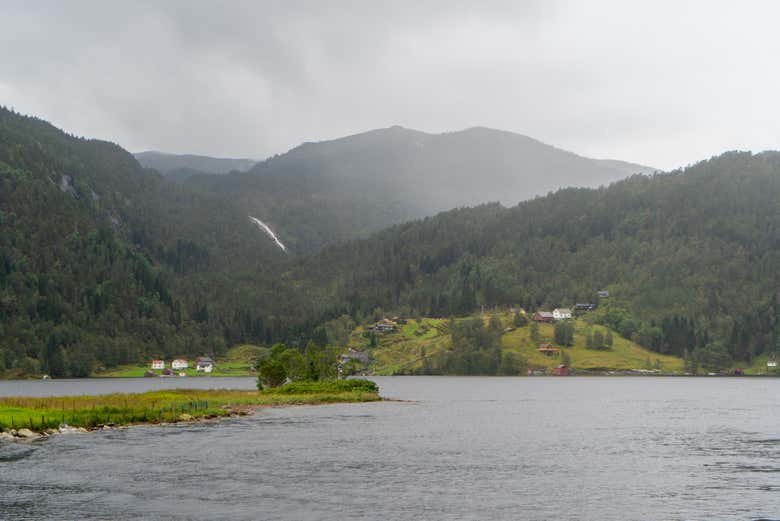 Float through the Oster & Bergen Fjords