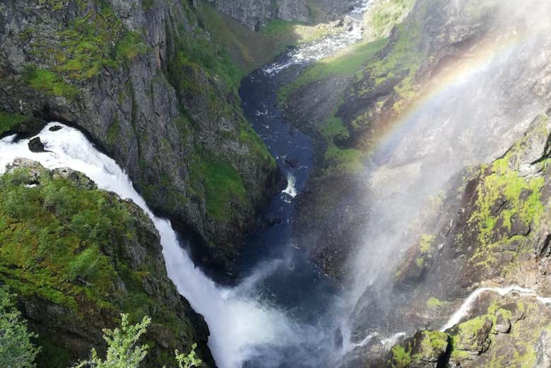 Vistas aéreas de la impresionante cascada Vøringsfossen