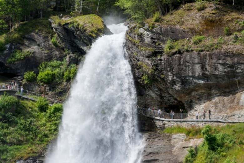La cascada Steinsdalsfossen