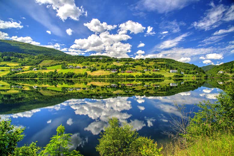Vue panoramique sur le lac de Voss