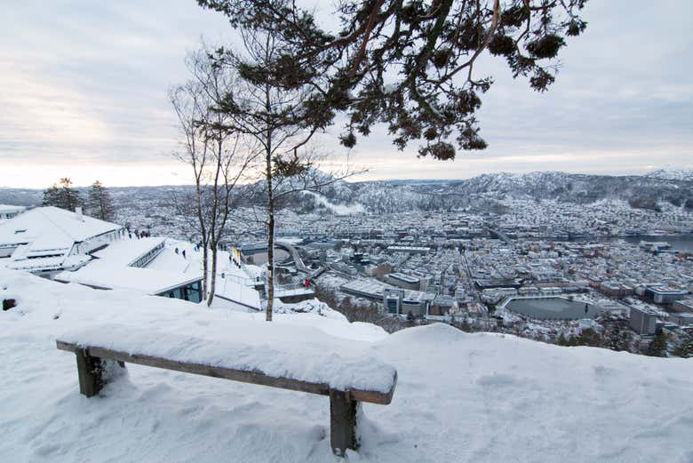Le Mont Fløyen enneigé