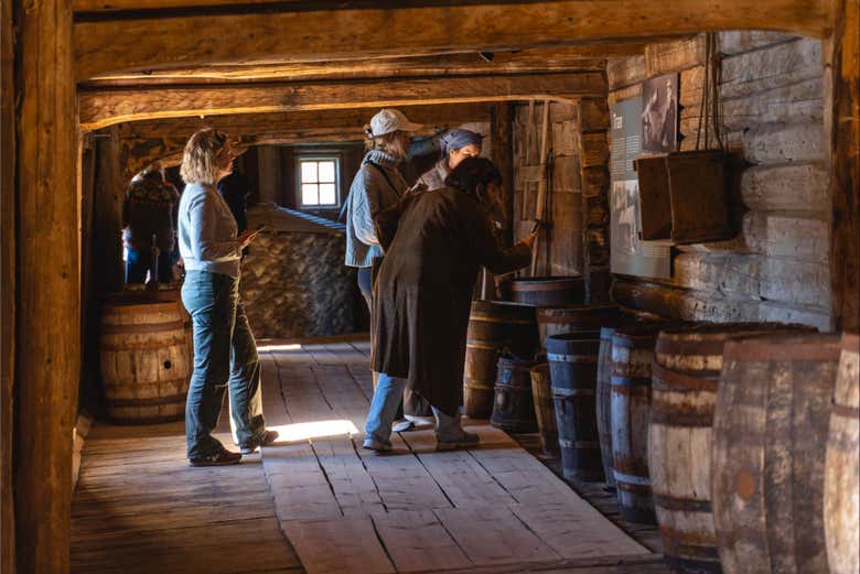 Explorando os cantos de Kjerringøy Handelsted