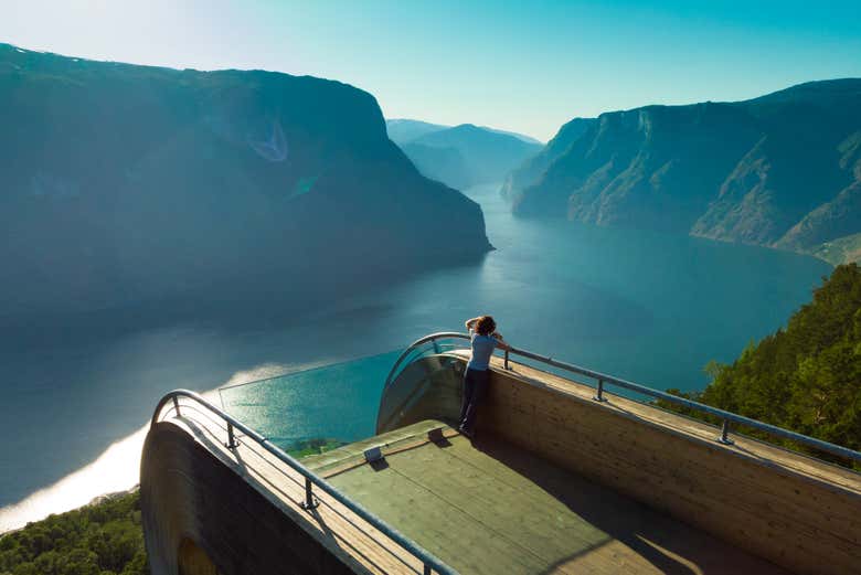 Desfrutando das vistas do mirante de Stegastein
