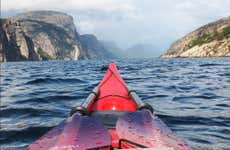 Tour en kayak en el fiordo de Lysefjord
