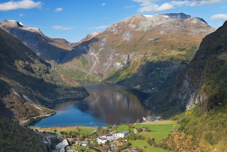 Vistas del fiordo de Geiranger desde el mirador de Flydal