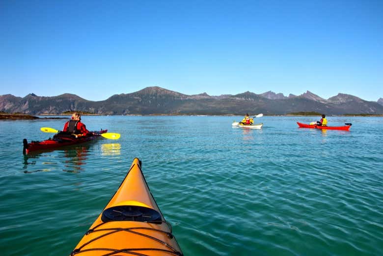 Tour en kayak por Bergsfjorden