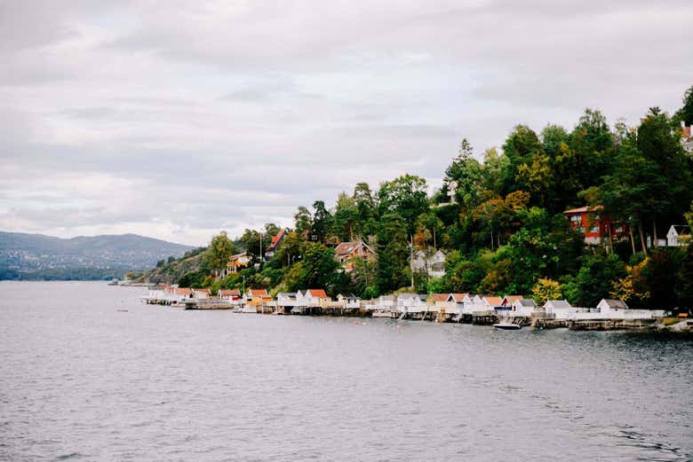 Vistas de la costa del fiordo de Oslo