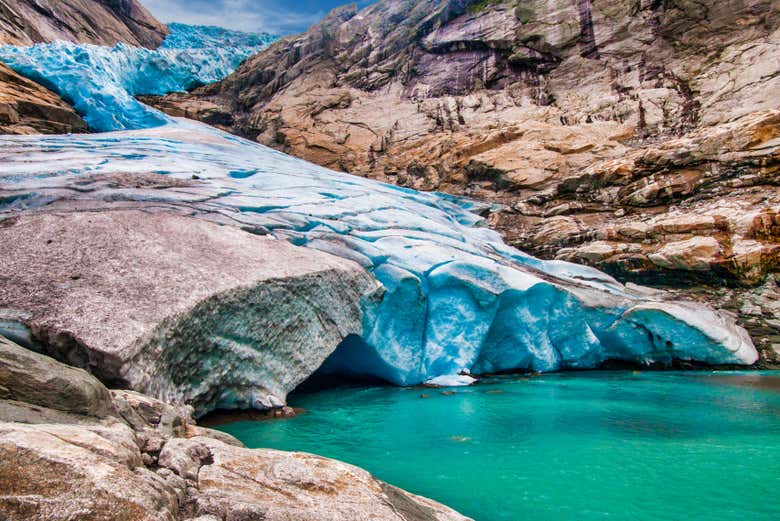 Admirando el glaciar Briksdal